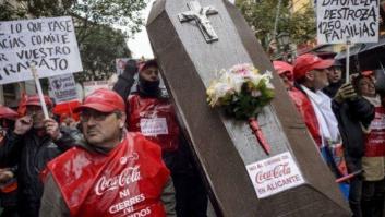 Miles de personas protestan en Madrid contra el ERE en Coca-Cola