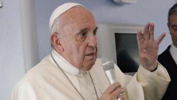 El papa Francisco asegura que ser homosexual "no es un delito, pero sí es pecado"
