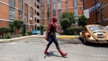 Este profesor mexicano da clase disfrazado de Spiderman