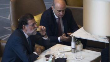 Fernández Díaz cree que las filtraciones quieren "destruir a un adversario" y Rajoy se enteró ayer