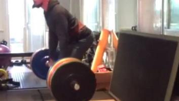 Hugh Jackman levanta 180 kilos sin inmutarse (VÍDEO)