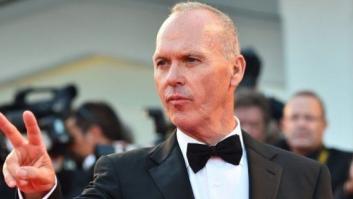Michael Keaton transmuta de Batman a 'Birdman' en el Festival de Venecia (VÍDEO)