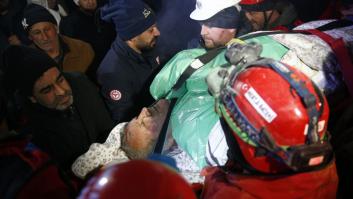 Los milagros en un drama sin fin: las emergencias rescatan a 8.000 personas de entre los escombros del terremoto
