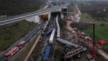 Al menos 40 muertos y 130 heridos en el choque de dos trenes en Grecia