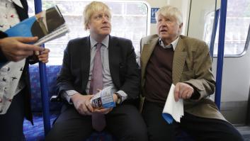 Boris Johnson nominó a su padre para ser condecorado como "caballero" antes de dimitir