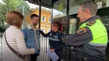 Un joven se reencuentra con los policías que le salvaron de las agresiones de su padre hace 20 años
