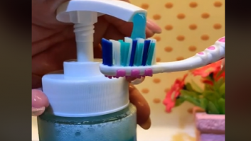 El nuevo truco para lavarte los dientes que triunfa en TikTok