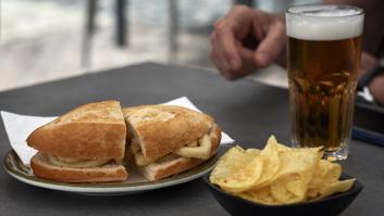 No solo calamares y tortilla: el bocadillo típico de Madrid con receta patentada en un bar de Carabanchel