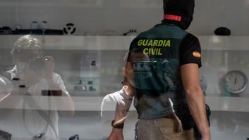 Nueva estafa: la Guardia Civil desvela el truco de la 'maleta boliviana' por mensajería móvil
