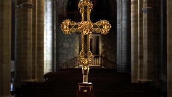 El papa regala a Carlos III fragmentos de la cruz de Cristo para su coronación pero ¿cuántos hay?