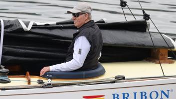 El rey Juan Carlos sale a navegar a bordo del Bribón en Sanxenxo