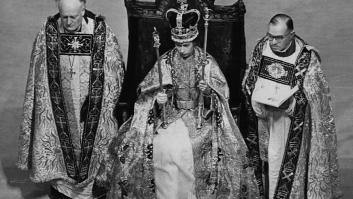 Así fue la coronación de Isabel II y así será la de Carlos III