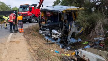 Una mujer muerta y al menos 40 heridas tras volcar un autobús de temporeras en Huelva