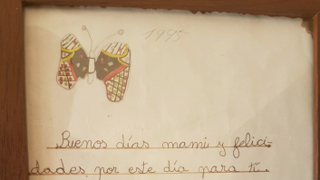 Encuentra lo que le regaló a su madre con 11 años y alucina con lo que escribió