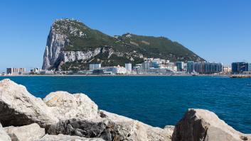 Gibraltar rinde culto a Carlos III con un desfile que ha eclipsado a los usuarios de TikTok