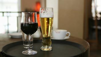 Un científico del CSIC desvela la relación de una copa de vino o cerveza con el daño cerebral