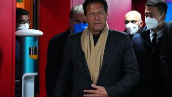 Arrestan al ex primer ministro de Pakistán Imran Khan por presunta corrupción