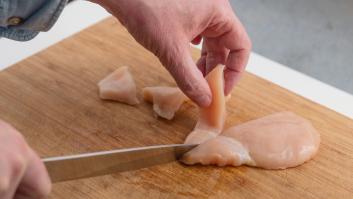 Una experta alerta de lo que NUNCA debes hacer al cocinar pollo: mucha gente lo hace y es peligroso