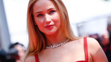 Jennifer Lawrence se planta en chanclas en la alfombra roja de Cannes