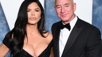 El fundador de Amazon, Jeff Bezos, y su novia, Lauren Sánchez, se comprometen en un yate