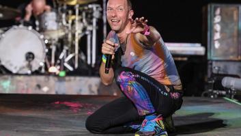 El cantante de 'Coldplay' para su actuación en Barcelona por lo que hace una chica del público