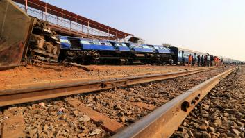India se tiñe de luto: 261 muertos y casi 1.000 heridos tras el accidente de dos trenes en el este del país