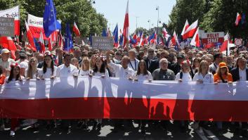 La oposición polaca marcha contra la ley sobre influencia rusa que puede echarla de la vida pública