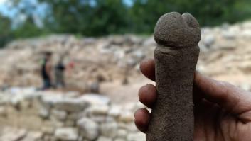 Aparece una piedra fálica en Galicia