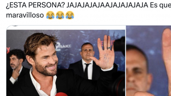 Enfocan a la mano de Chris Hemsworth y se lee claramente lo que pone en español