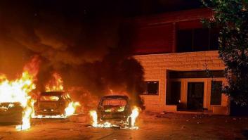Una horda de colonos israelíes ataca una villa palestina dejando 34 heridos y 140 coches quemados