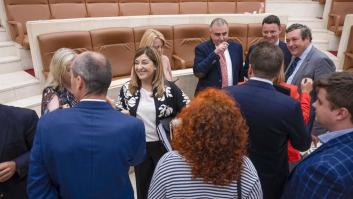 Nuevo tiempo en Cantabria: Sáenz de Buruaga (PP), presidenta con la abstención de Revilla y el 'no' de Vox