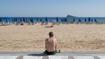 La playa más famosa de España multa con 750€ a los que jueguen a las palas en zonas de baño