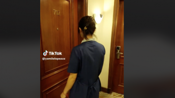 Una trabajadora de un hotel hace alucinar al mostrar lo que un cliente le dejó en la habitación