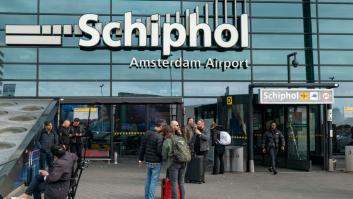 ¿Vuelas por Schiphol? Hay "restricciones severas" y anulaciones masivas por tormentas en Ámsterdam