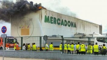 Una nave de Mercadona en Ribarroja de Turia (Valencia) sufre un aparatoso incendio