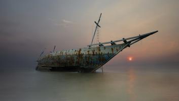 Un barco fantasma navega sin tripulación cerca de España