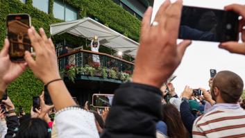 Alcaraz comparte un vídeo con el trofeo de Wimbledon y lo que se ve detrás de él es más que significativo