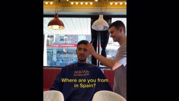 La inesperada reacción de un australiano cuando se entera de que su peluquero es de Zaragoza