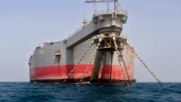 Un barco varado 'regala' un millón de barriles de petróleo
