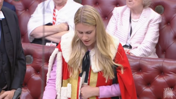 Boris Johnson convierte a su asistente en la más joven en entrar en la Cámara de los Lores