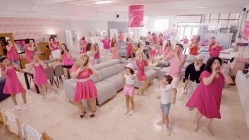 El vídeo viral de 'Muebles Deli' cambiará la idea que tienes de la canción del verano
