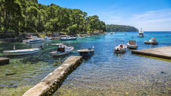 La isla olvidada de Europa con playas vírgenes y alojamientos por 11€