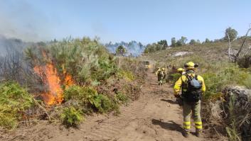 El incendio de Valencia de Alcántara (Cáceres) obliga a evacuar 2 casas rurales