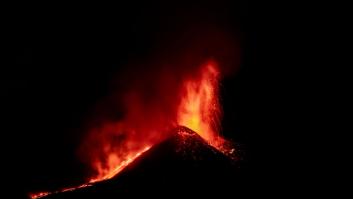 El volcán Etna registra una nueva erupción y obliga a cerrar el aeropuerto de Catania