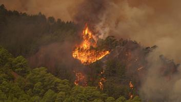 Un experto de la AEMET alerta de los “fenómenos peligrosos” y de “alto impacto” en el incendio de Tenerife