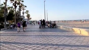 Una argentina que vive en Valencia pasea por la playa y se fascina con lo que ve todas las tardes