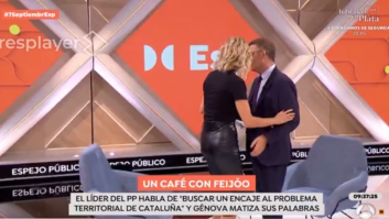 Polémica por el saludo de Susanna Griso y Feijóo: lo que dice ella al besarle y lo que responde él
