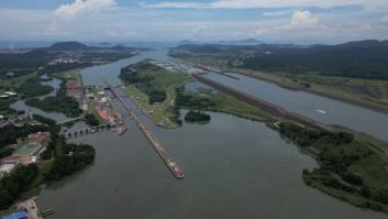 Subastas de hasta dos millones de euros para saltar la cola de barcos en el Canal de Panamá