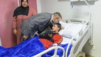 Mohamed VI visita a heridos del seísmo, mientras se desploma la posibilidad de dar con supervivientes