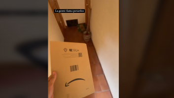 Un repartidor de Amazon enseña qué se encontró en la puerta de una casa y provoca el pasmo total